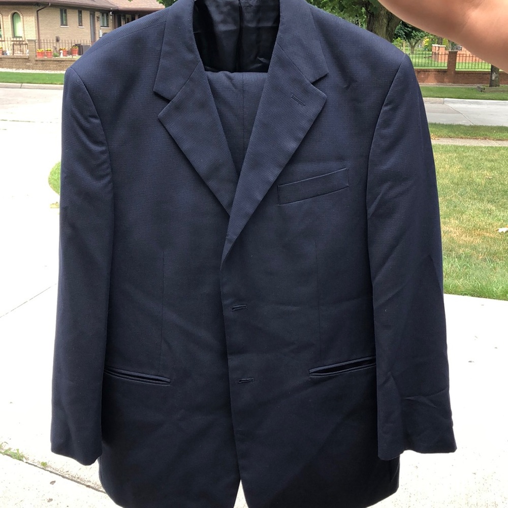 Men’s navy blue suit